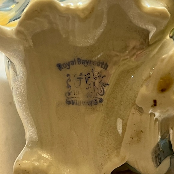 Artistic Ceramic Shell Pitcher - Picture 12 of 16